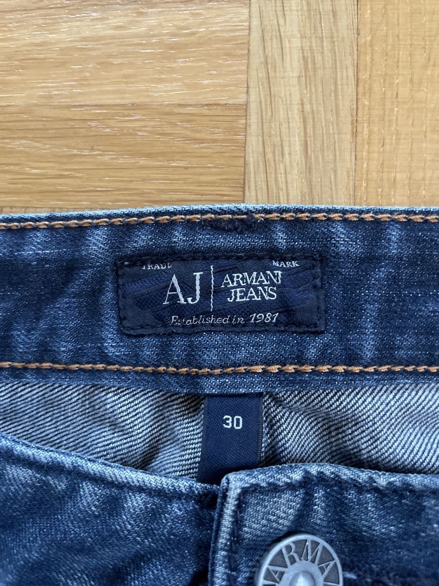 Armani Jeans: Armani Jeans 30 – Usato da Winterthur venduto da tab_fp6s 1
