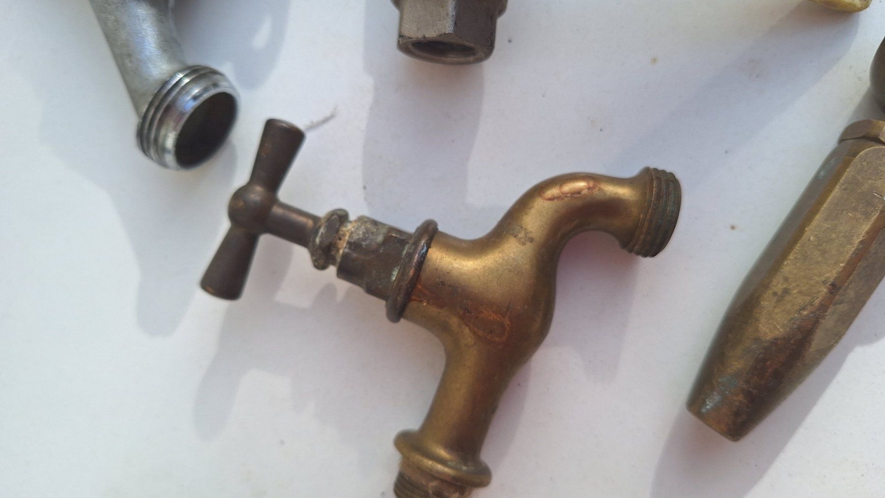 Armaturen: div. alte Wasserhähne, teils Messing – Gebraucht aus Arlesheim von shopradl 7