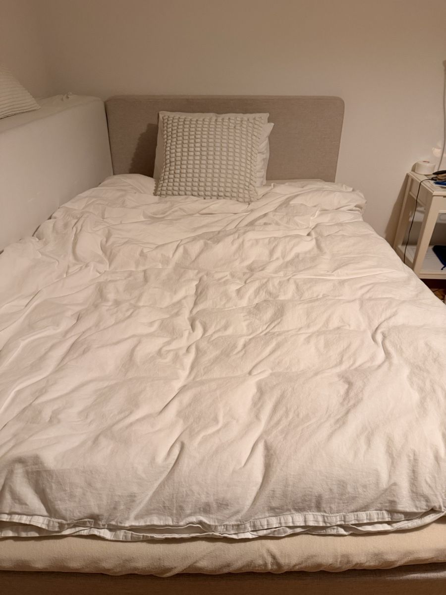 Betten: Boxspring Bett mit gepolstertem Kopfteil beigegebraucht – Neu (gemäss Beschreibung) aus Basel von Far_98w6
