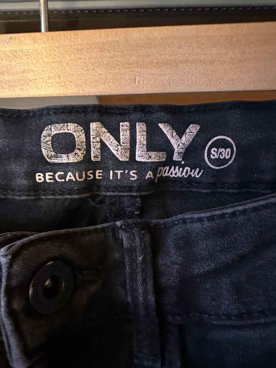 Only Jeans: Schwarze Jeans Stretch mit Kniedetail – Usato da Zürich venduto da BettinaMarie2308 3