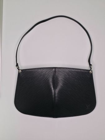 LOUIS VUITTON Epi Demi Lune Pochette SP0001