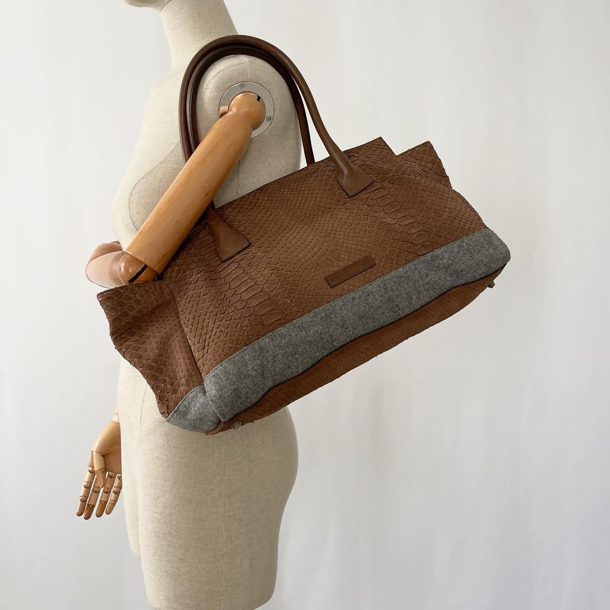 Brunello Cucinelli Sacs femmes: BRUNELLO CUCINELLI Python Leather Bag – Neuf (Voir description) à Emmen par Avviivva_Com2023 1