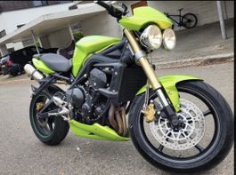 Triumph 675