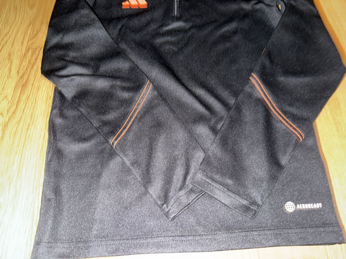Adidas Lotti & Set di vestiti: Adidas-Trainingsanzug, Größe 152 – Usato da Aarburg venduto da Da-Lila 4