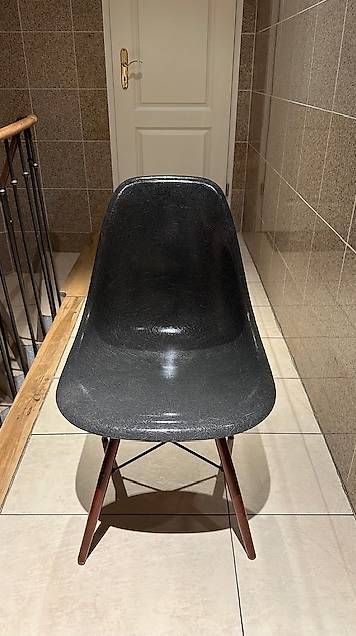 Sedie: Chaise Eames Fibre de verre edition Vitra – Usato da Rolle venduto da immo34