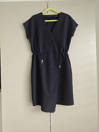 Schwarzes Kleid Gr. 38 tailliert