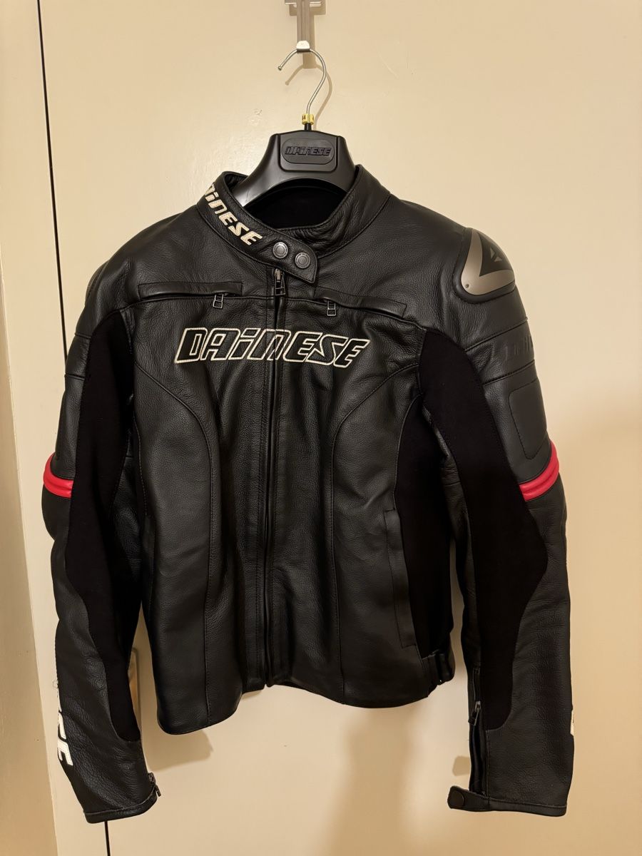 Giacche: Vendo giacca moto Dainese – Nuovo (secondo la descrizione) da Davesco-Soragno venduto da lar_n5p8