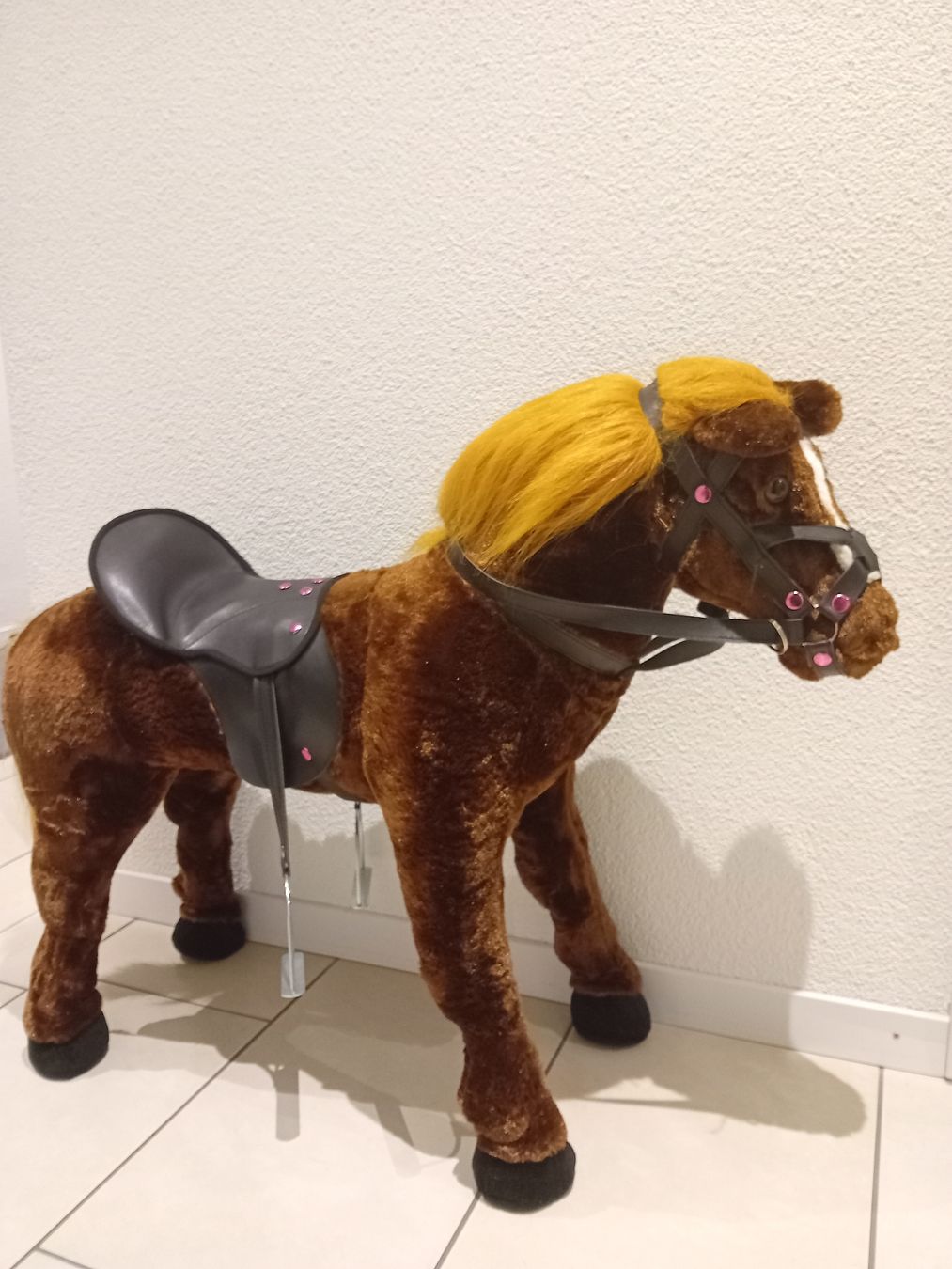 Spielzeuge: Kinderpferd zum reiten – Gebraucht aus Hausen am Albis von Finstersee1 2