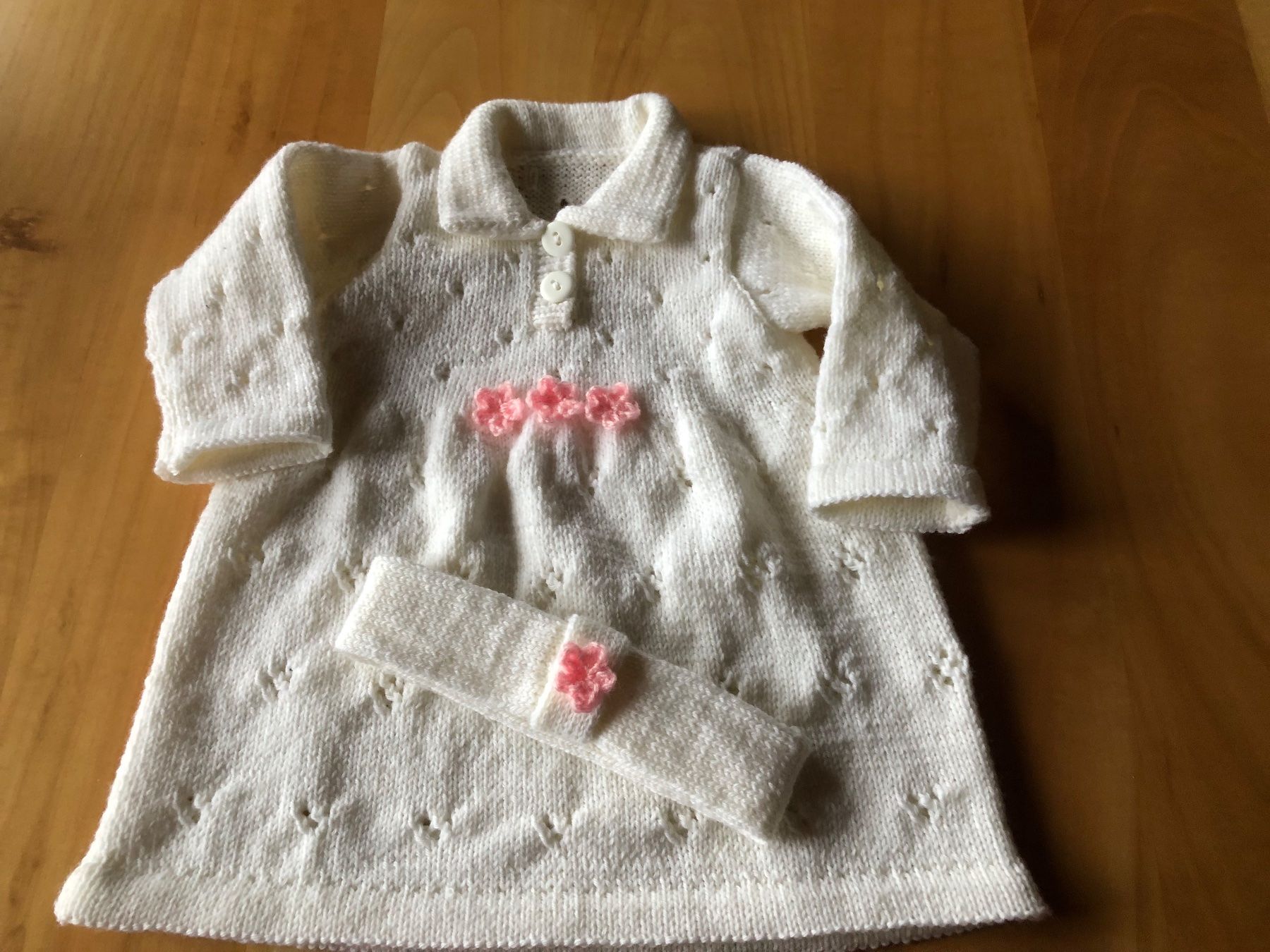 Vestiti & Gonne: Handgestricktes Babykleid mit Stirnband, – Nuovo (secondo la descrizione) da Gonten venduto da Garn-Liesel