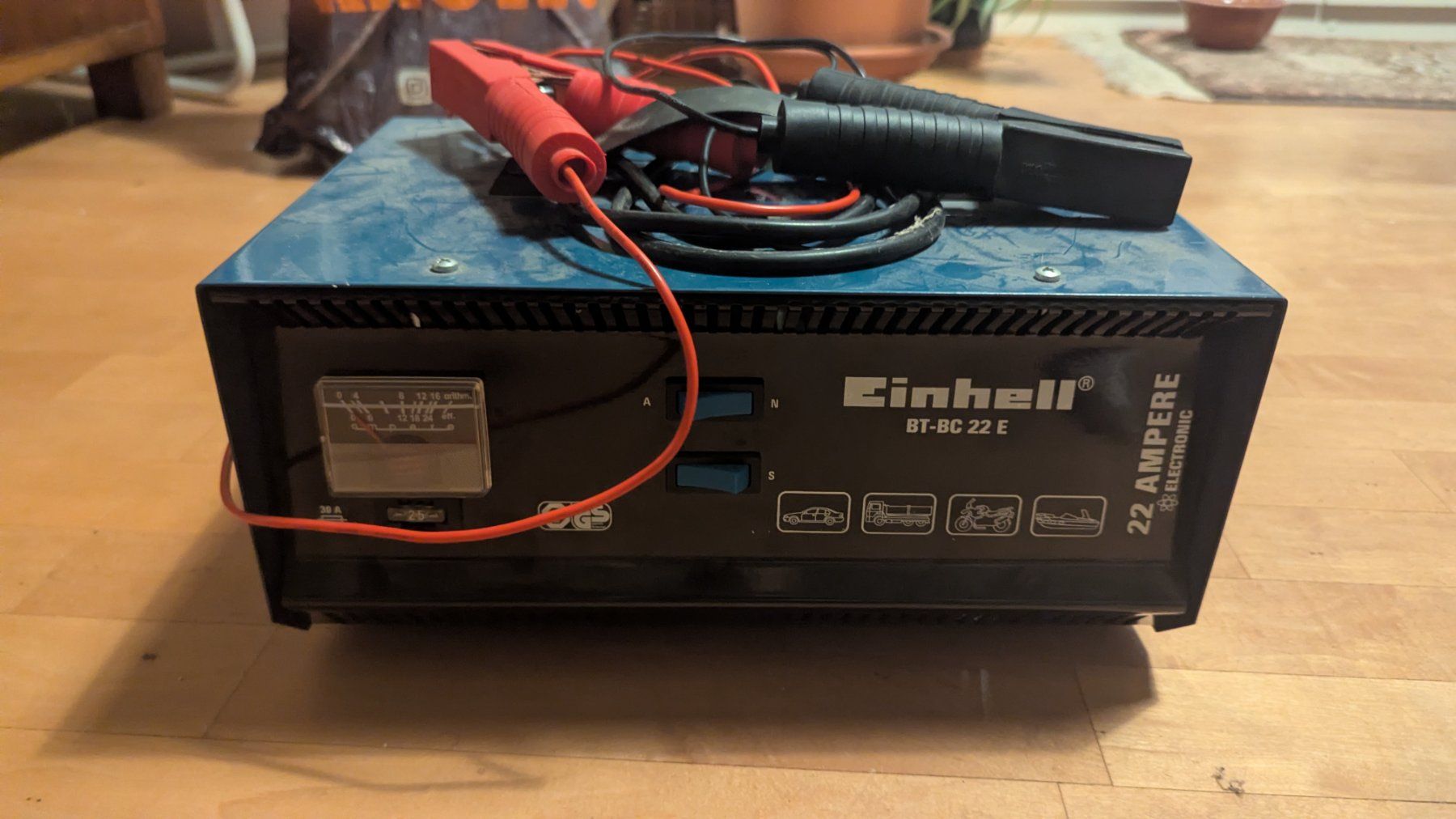 Einhell Chargeurs de batterie: Einhell Ladegerät – D'occasion à Kilchberg ZH par magictobi