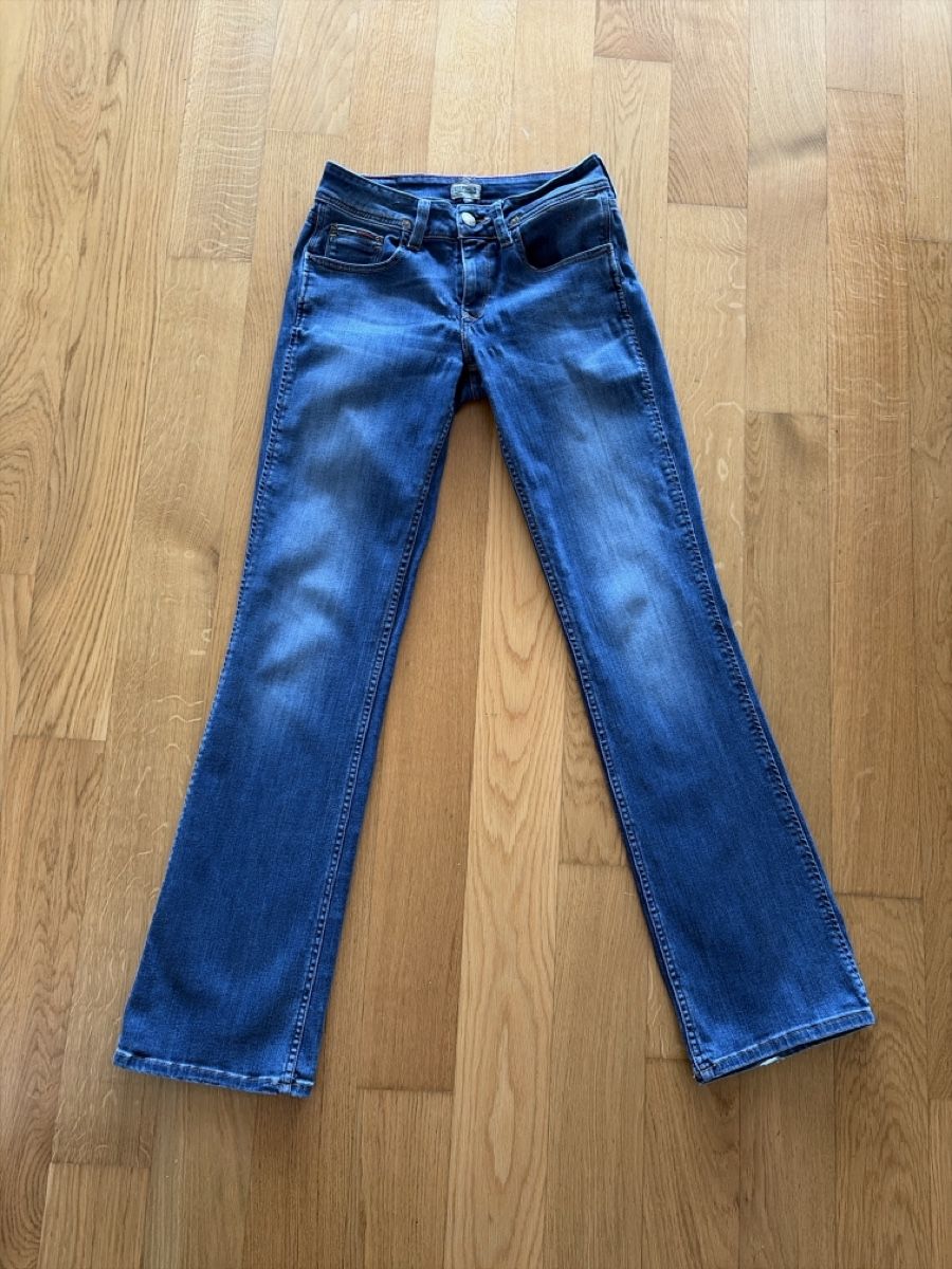 Tommy Hilfiger Jeans: Tommy Hilfiger gr.28/32 – Usato da Andhausen venduto da bgy_y6xl