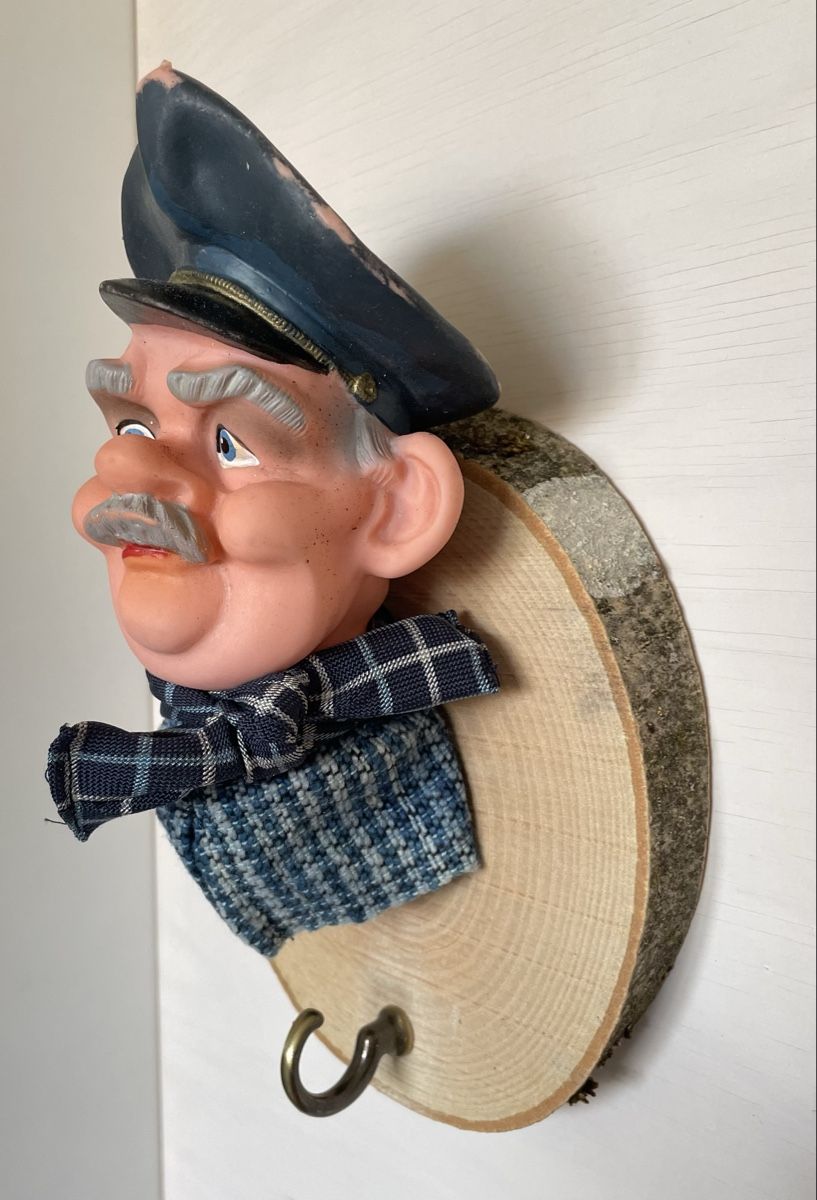 Guardaroba: Garderobe mit Kasperli Figur – Usato da Zürich venduto da Refereefair 1