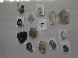 16 Mineralien, Obsidiane, Bergkristalle, Heulandit und mehr