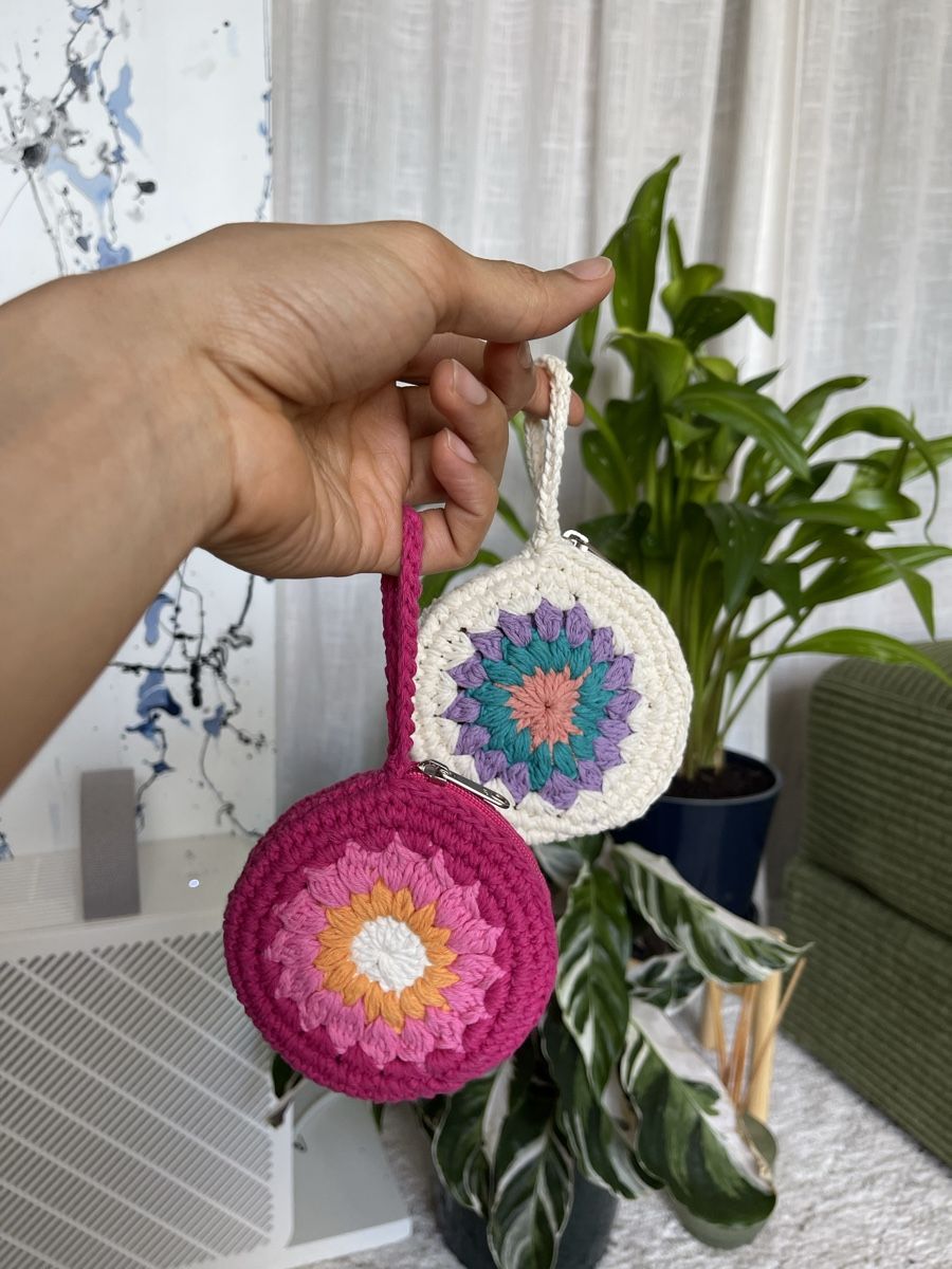 Cerchi da ricamo: Crochet Coin Holder – Nuovo (secondo la descrizione) da Winterthur venduto da Pohanrizki