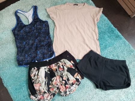T-Shirt und Shorts/ kurze Hosen