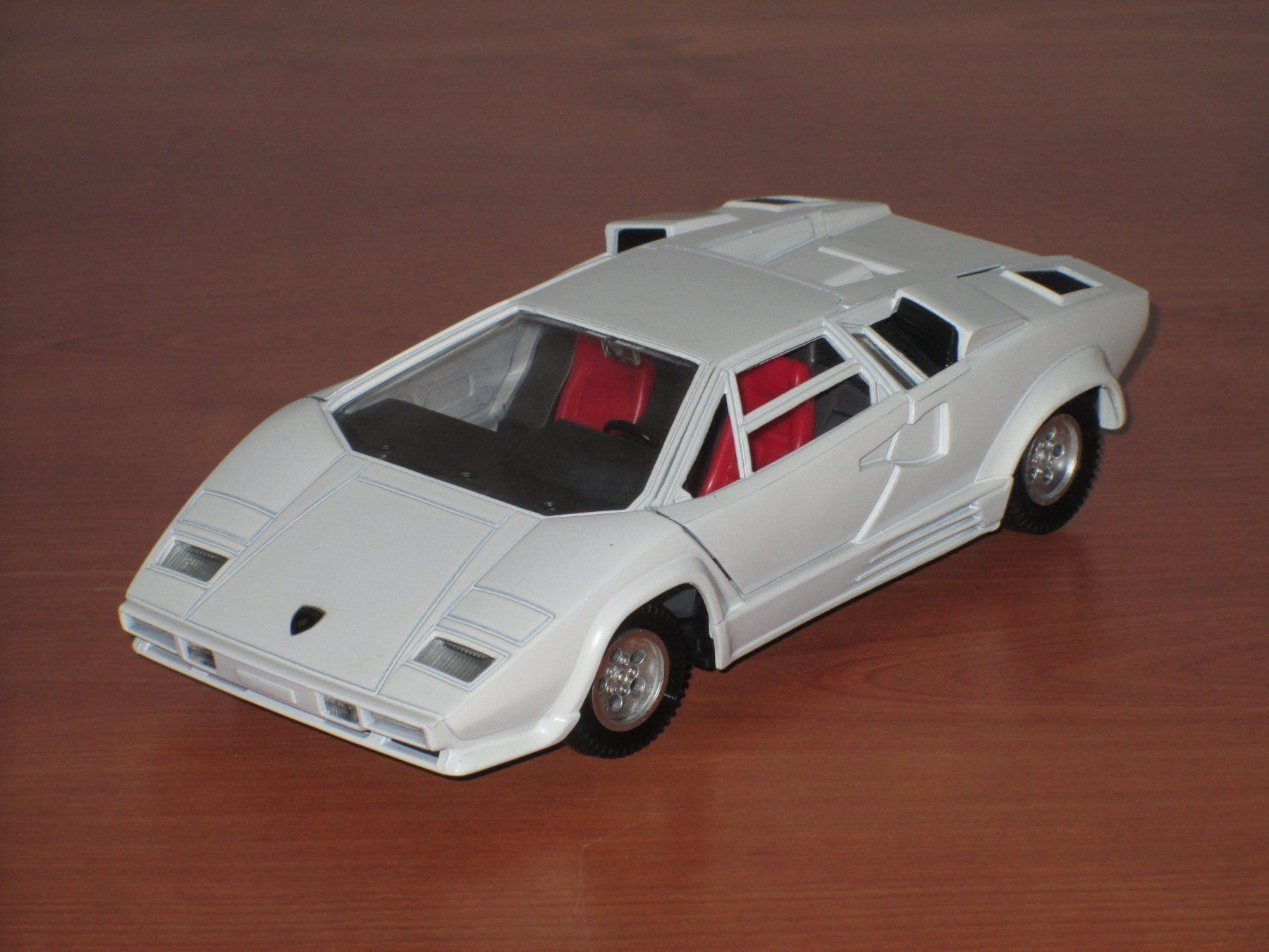 Polistil Voitures modèles: Polistil Lamborghini Countach  1/25 – D'occasion à Bonfol par zagato43e