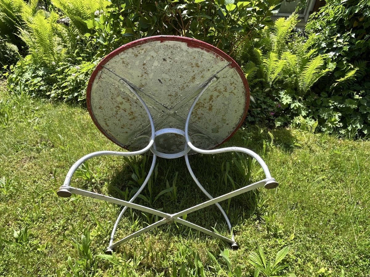 Tavoli: Vintage Gartentisch, rot, Durchmesser 97cm – Usato da Burgdorf venduto da Starmorpheus 2