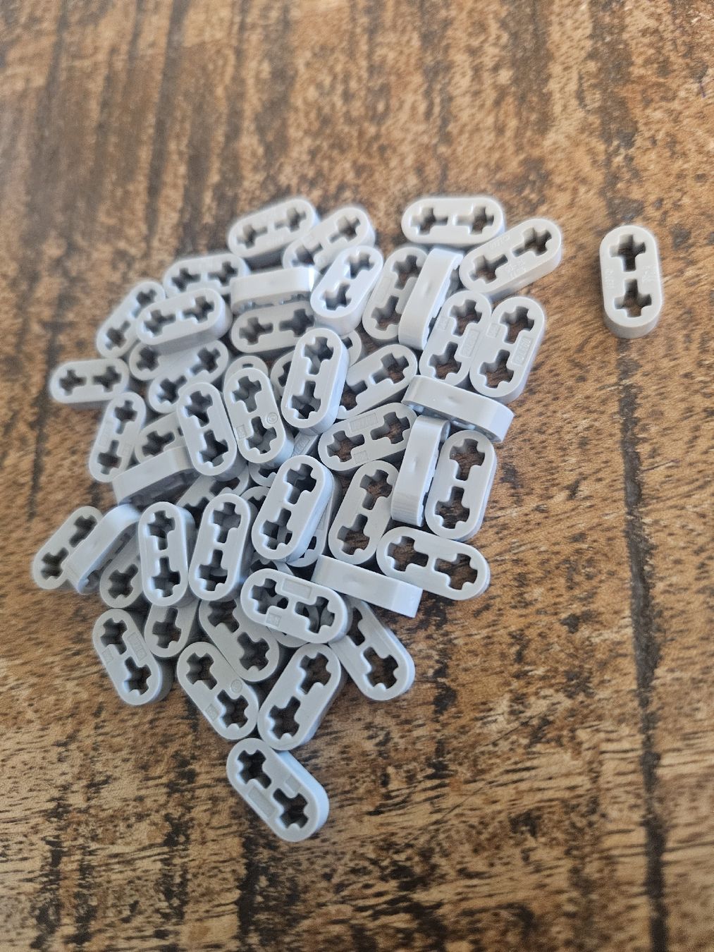 Lego Kit di costruzioni: lego 41677 lot de 50 pièces Light Bluish Gray Technic, – Usato da Confignon venduto da Ecrofigs 1
