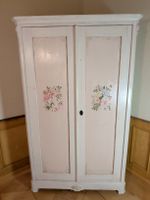 Restaurierter antiker Kleiderschrank, weiss /hellrosa