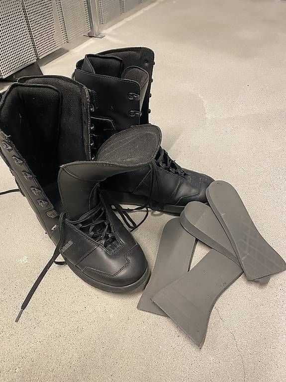 Scarpe da uomo: Künzlischuhe mit Einlagen, Grösse 42 – Usato da Würenlos venduto da LtStarski