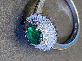 Wunderschöner Ring mit smaragdgrünem Stein, 925 Silber