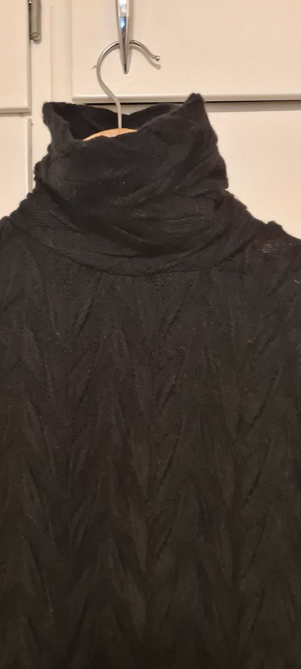 Maglioni & Felpe: Damen Rollkragenpullover schwarz strukturiert Grösse S – Usato da Kloten venduto da waterdude69 1