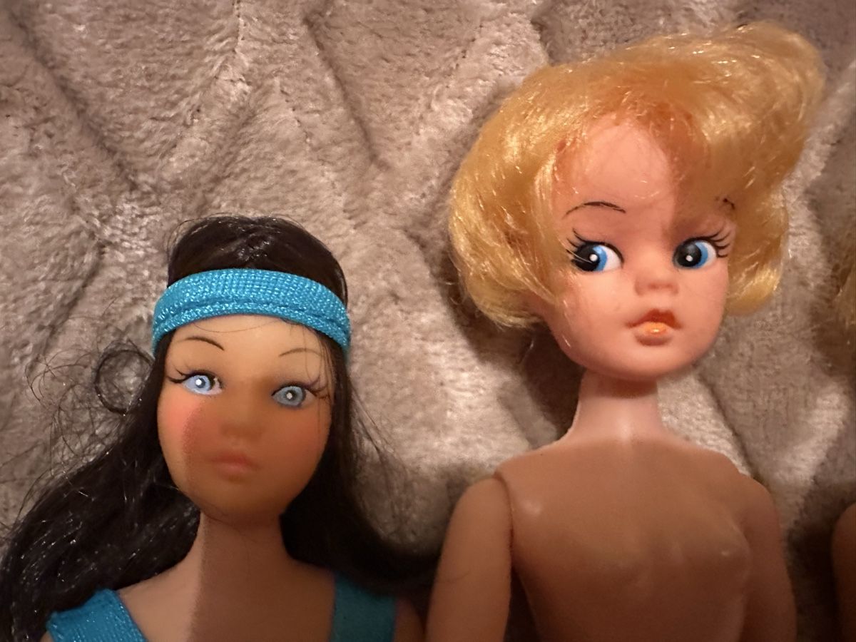 Poupées: 7 Hong Kong Barbies – D'occasion à Herbriggen par Sehrazade 4