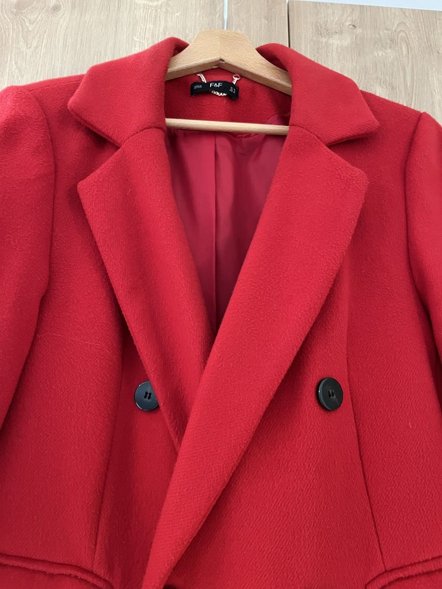 Cappotti: Red Winter Coat - Ladies Size 40 - Excellent Condition – Usato da Umiken venduto da deb_57xk 1