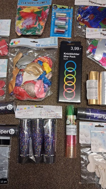 Toutes les décorations: Partyset mit Knicklichter, Party Popper und Ballonen – Neuf avec emballage d'origine à Aesch BL par Gebrauchtes_AeschBL 2