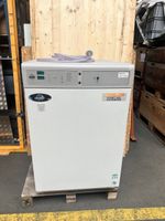 NUAIRE DH AUTOFLOW CO2 AIR-JACKETED INCUBATOR MODEL NU-5500