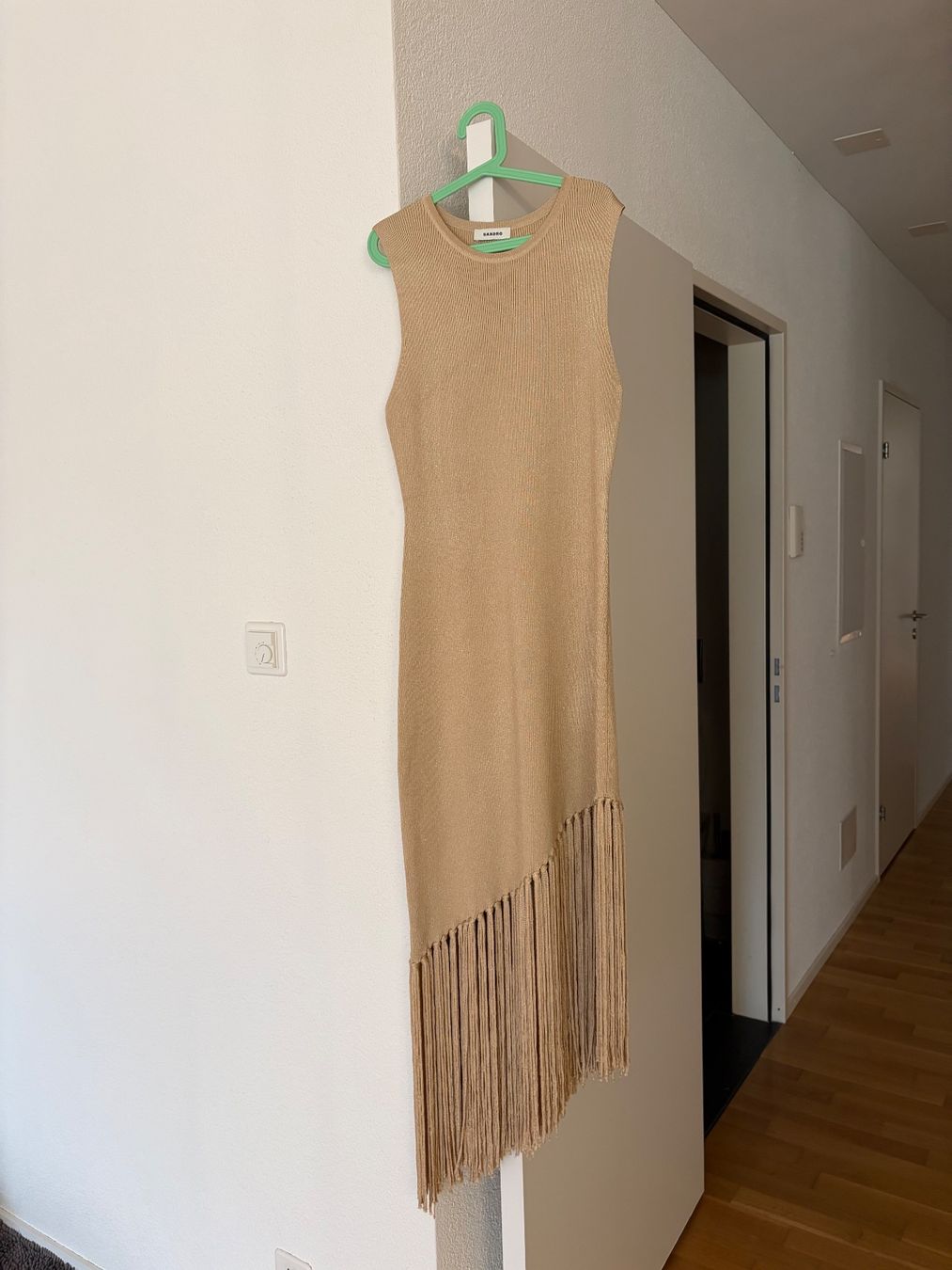 Sandro Vestiti: Sandro Kleid Grösse M mit Fransen neuwertig – Nuovo e nell'imballaggio originale da Uster venduto da FilipaNunes