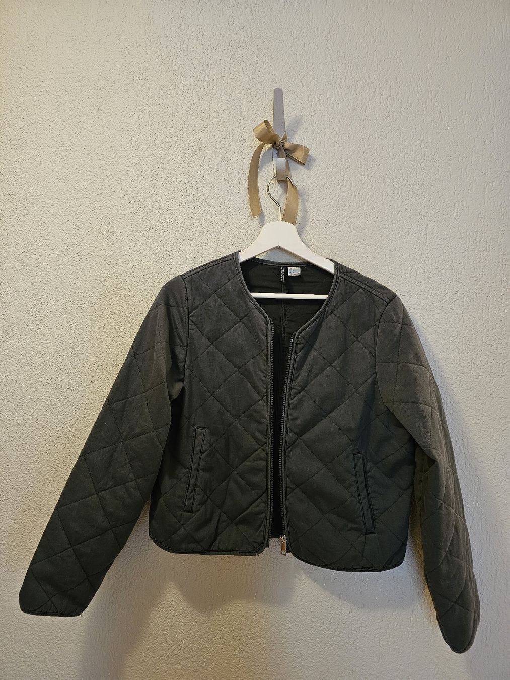 H&M Jacken: H&M Divided Steppjacke dunkelgrau Gr. S – Gebraucht aus Bern von Oscarella 1