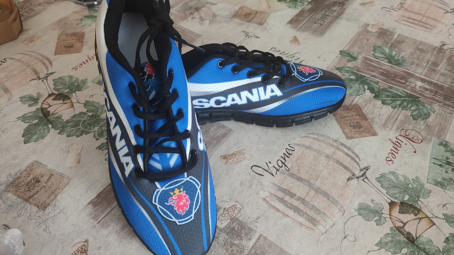 Scania Lastwagen: scania schuhe bedrukt  – Neu und originalverpackt aus Schöftland von magicX01