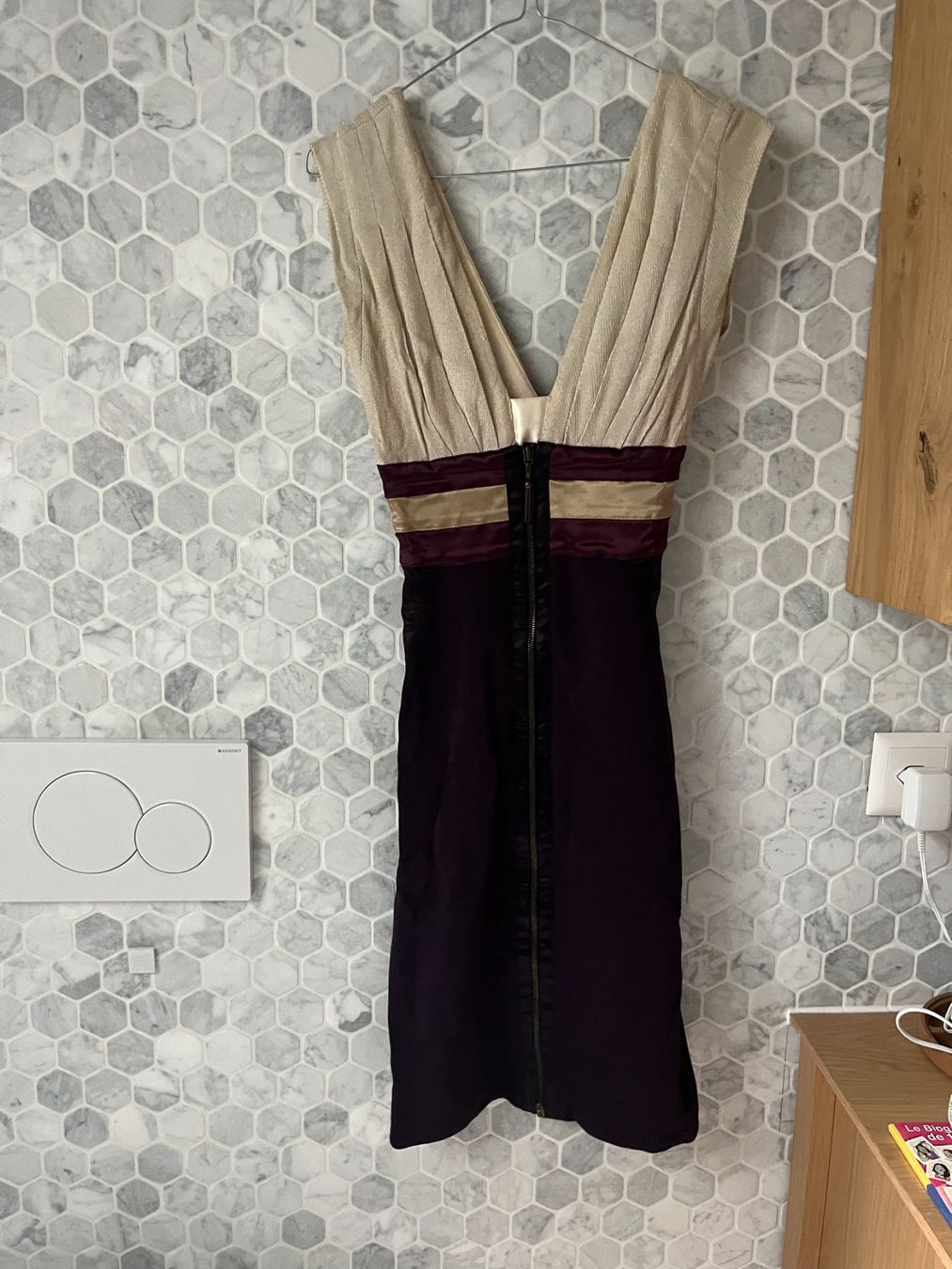 Vestiti: vintage piece with timeless charm and character – Usato da Chenaux venduto da via_cfn8 1