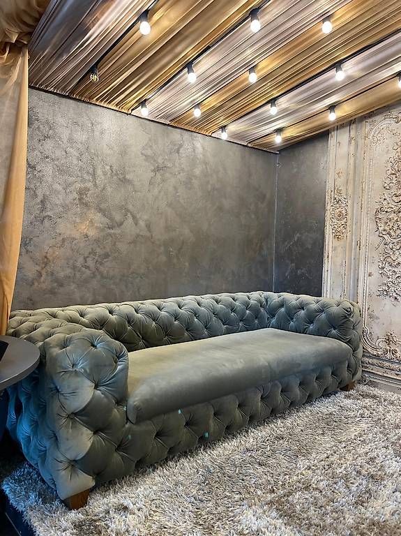 Kare Sofas: KARE Chesterfield-Sofa  Samt – Gebraucht aus Sempach von sarahlovesummer