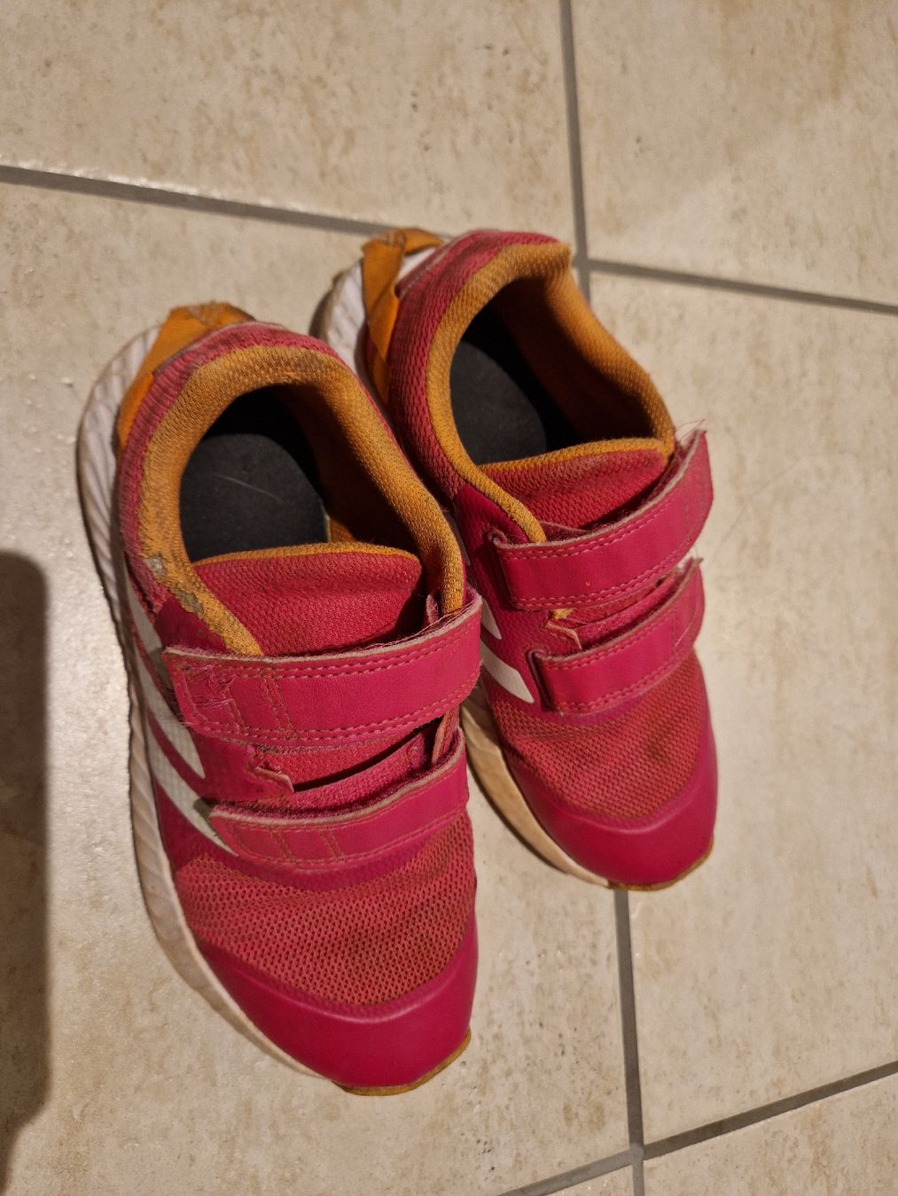 Adidas Scarpe per ragazze: Adidas Turnschuhe Gr. 34 – Usato da Bachenbülach venduto da Rufali84 2