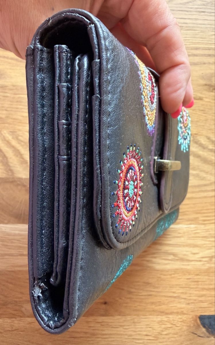 Desigual Portemonnaie: Portemonnaie DESIGUAL – Gebraucht aus Vorderthal von Naja710 2