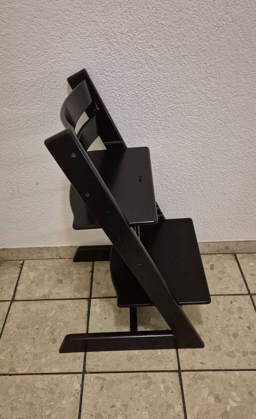 Stokke Seggioloni: Tripp Trapp Schwarz, neuere Version, versand ok – Usato da Volketswil venduto da OliOli20 2