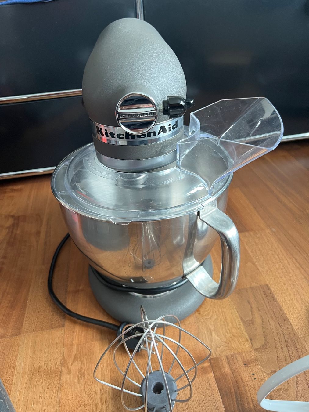 Kitchenaid Küchengeräte: KitchenAid Artisan Küchenmaschine Grau Matt – Gebraucht aus Jona von Sariksa 1