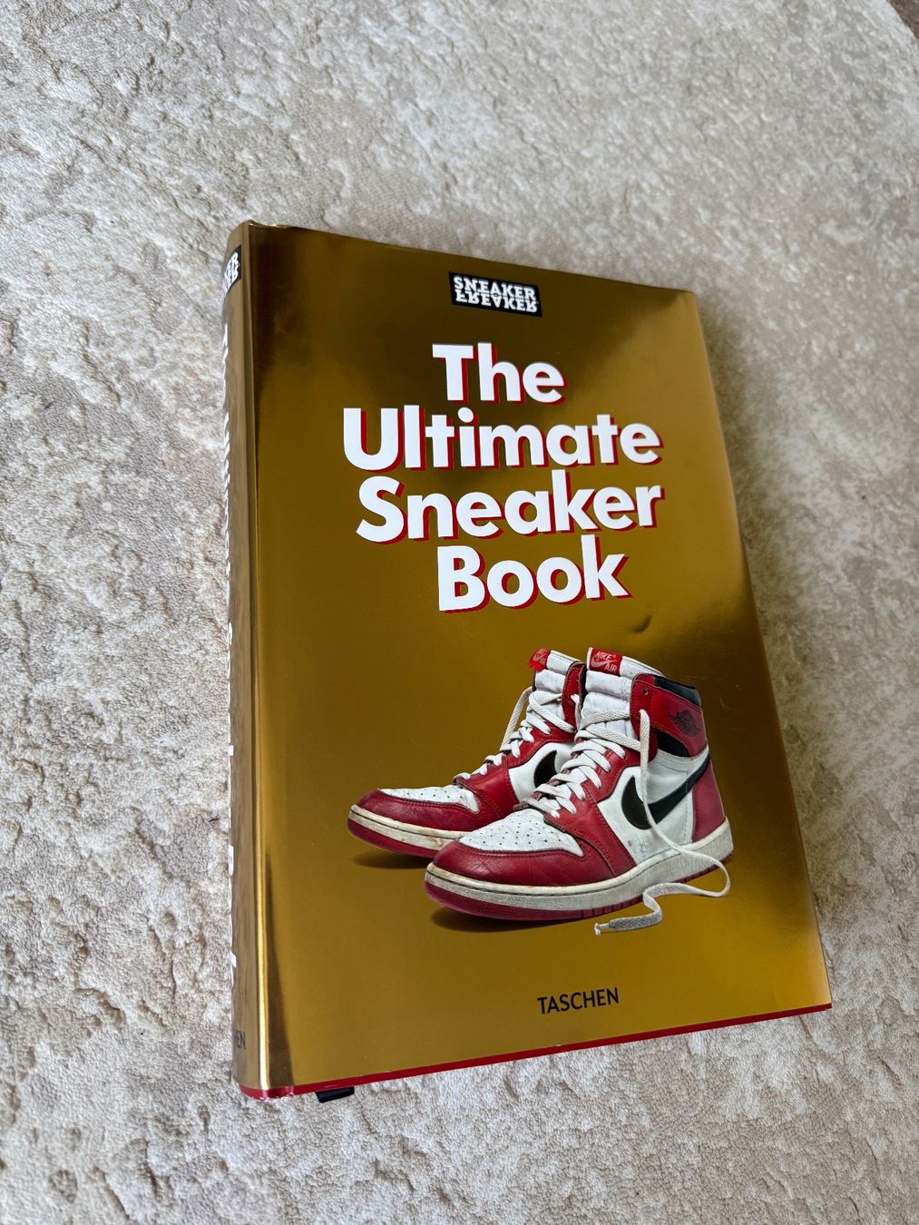 Libri: The Ultimate Sneaker Book, Coffe Table Book – Usato da Wohlen AG venduto da thr_t5x8