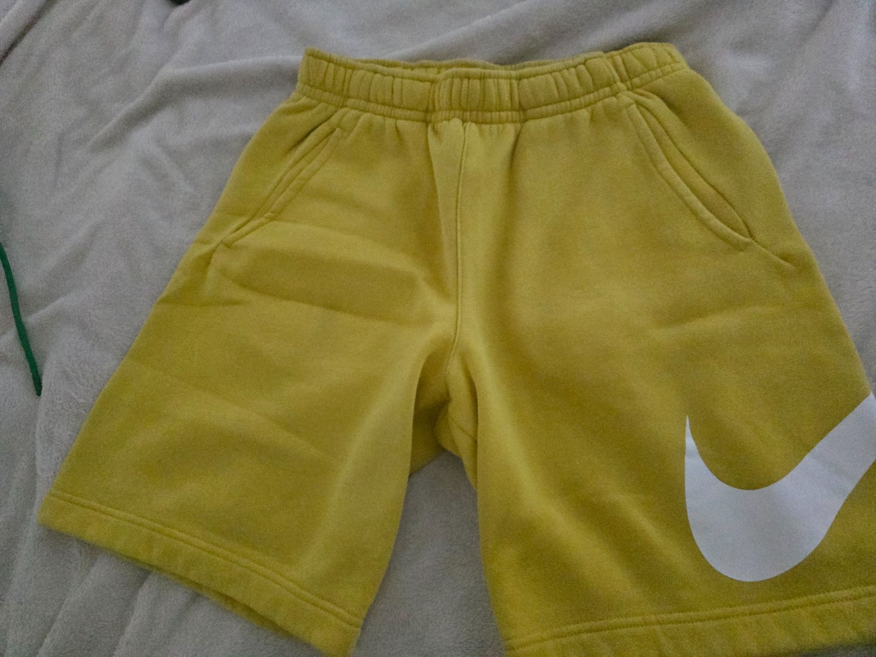 Nike Hosen: Short Nike S yellow mustard – Neu (gemäss Beschreibung) aus Cham von GianniQ 1