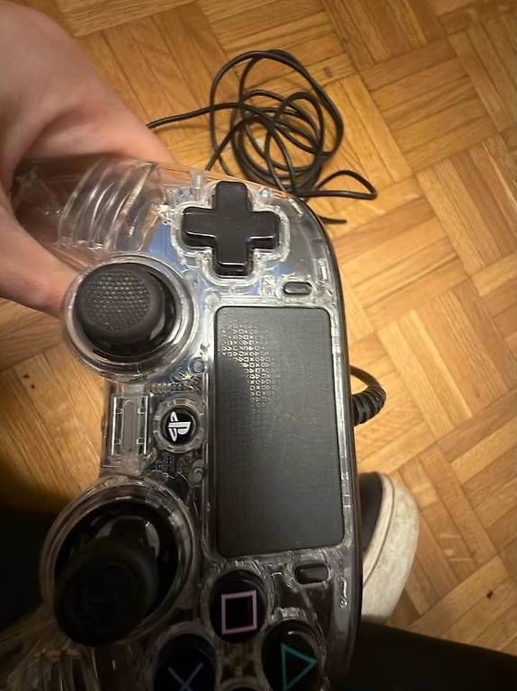 Controller: Manette Nacon PS4 Compact transparente filaire – Gebraucht aus Meyrin von catarinalopes96 1