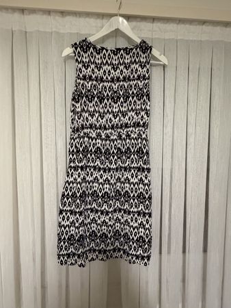 Kleid Janina schwarz weiss Muster Grösse 42 gebraucht
