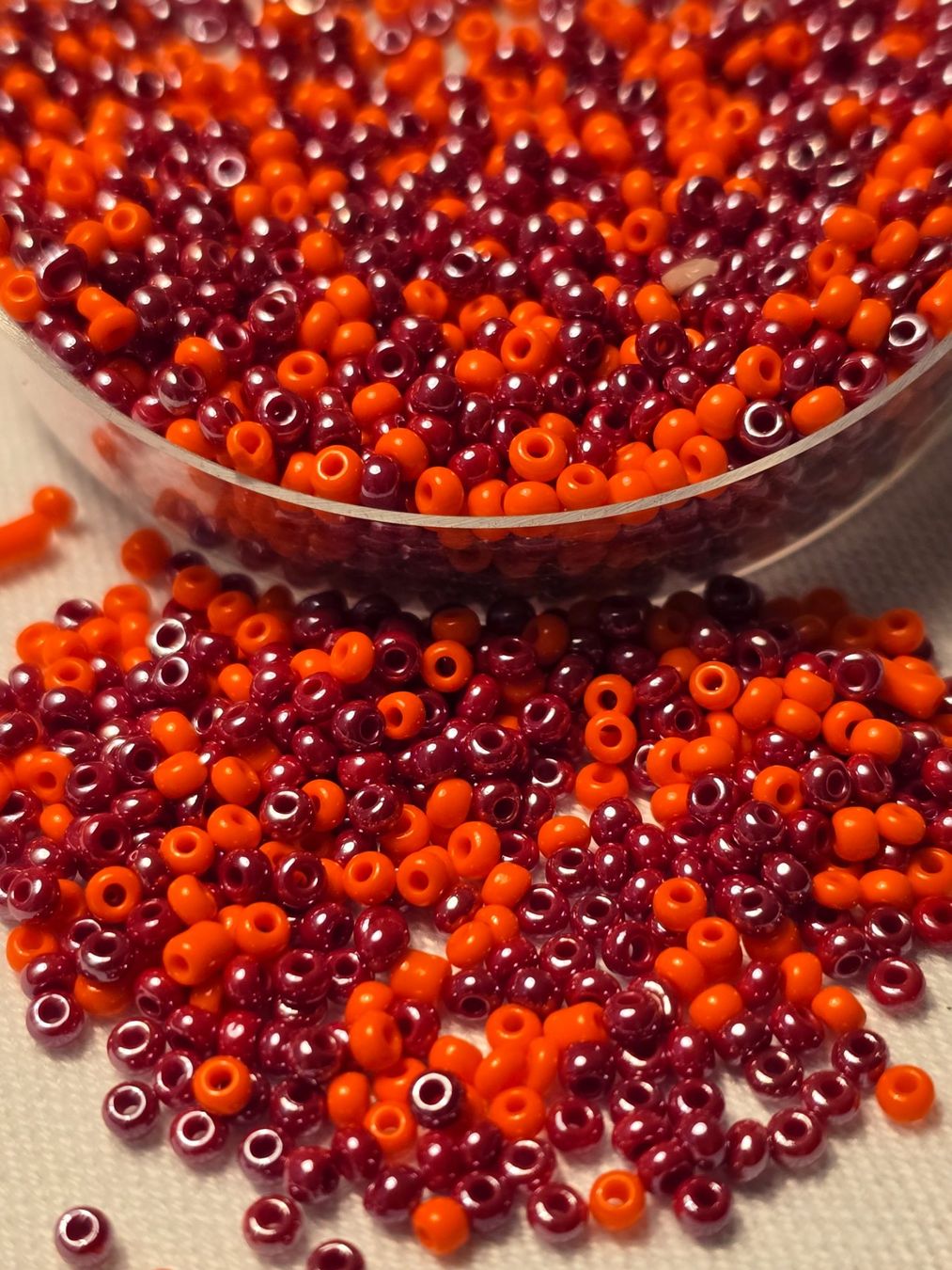 Perlen (unechte): Rocailles Perlen Farbe Bordo-orange -neu – Neu (gemäss Beschreibung) aus Basel von Galia2001