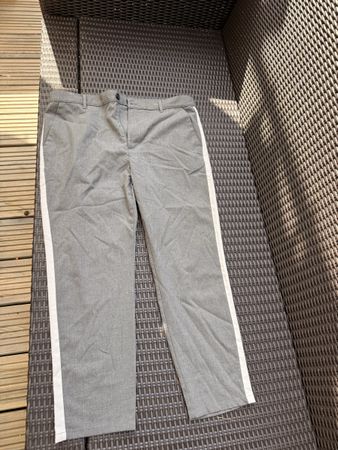 Pantalon Bershka gris coupe slim taille 36 bon état