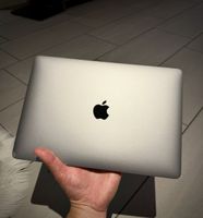 MacBook Air M1 (2020) – 8 GB RAM / 256 GB SSD – Top Zustand