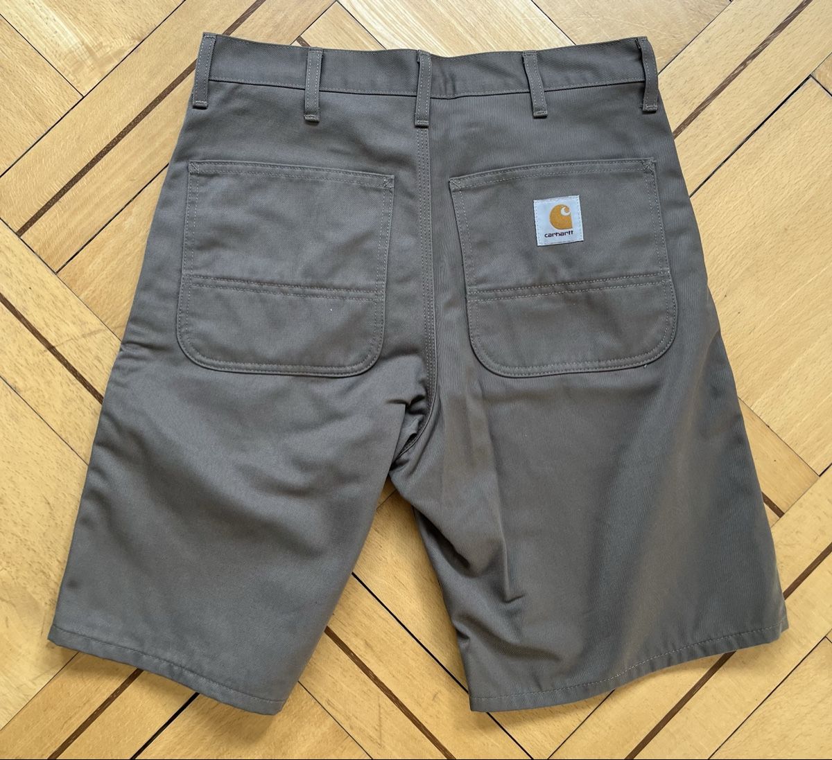 Carhartt Pantaloni: Carhartt simple short – Usato da Luzern venduto da kre_xg5t 1