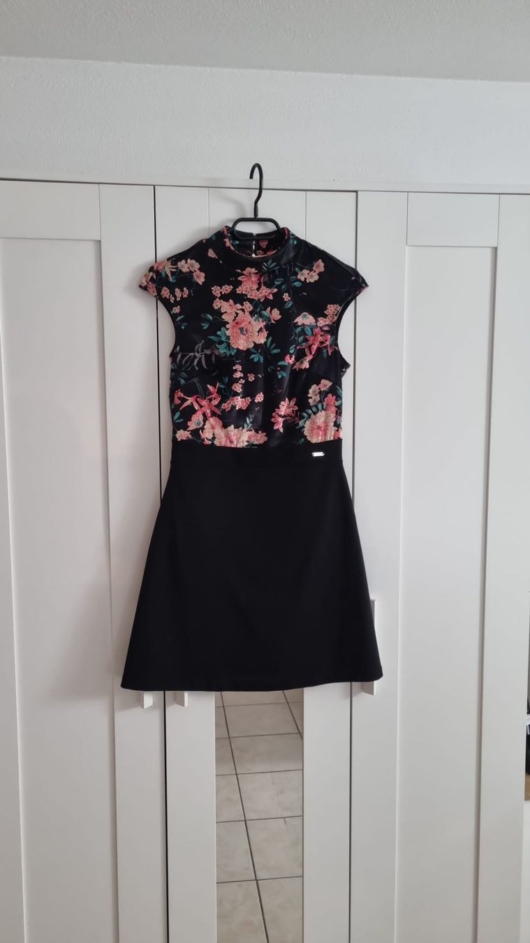 Guess Vestiti: Vestito GUESS taglia S – Usato da Cadenazzo venduto da man_9hnd 1