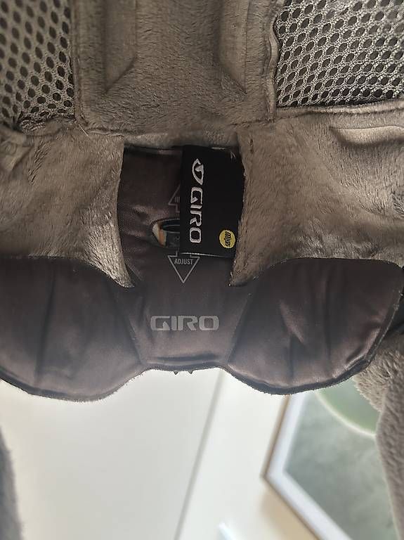 Caschi: Giro Helm weiss – Usato da Winterthur venduto da kayleighosswald 3