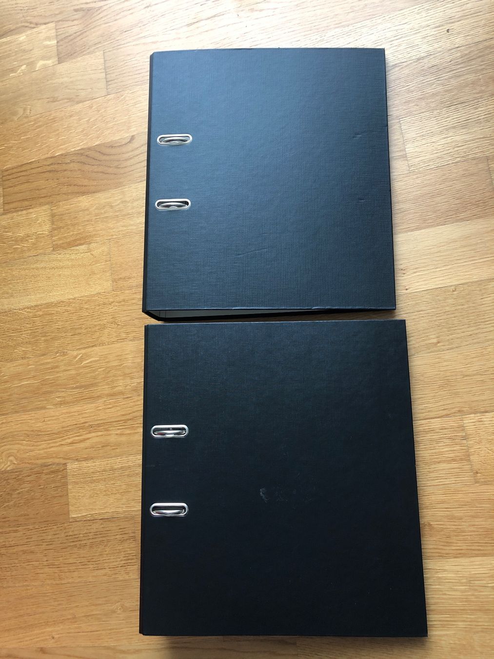 Raccoglitori: 2x Ordner schwarz – Usato da Münchenstein venduto da Dibu11 1